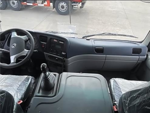 Diesel 170HP Power Custom Kendaraan Militer Off Road 4x4 Bus 6m Body 17 Kursi