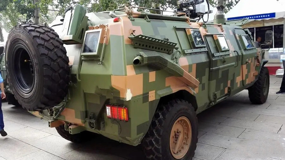DONGFENG CSK141 Off Road Military Bulletproof Assault Vehicle 10 Kursi 200hp 4x4