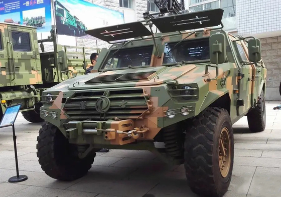 DONGFENG CSK141 Off Road Military Bulletproof Assault Vehicle 10 Kursi 200hp 4x4