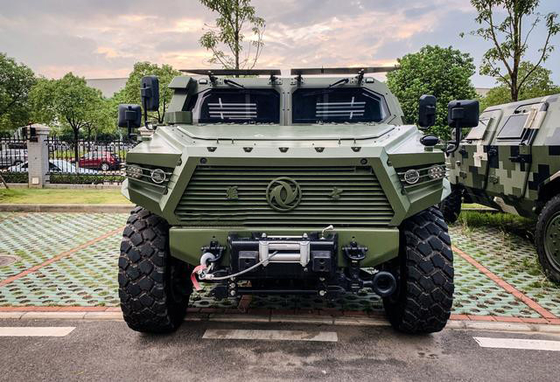Cina Mempertahankan Peralatan Medan Perang Kendaraan Militer Antipeluru Khusus 6x6 300hp