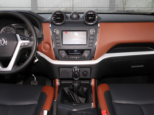 Mesin Turbo RWD 4 Pintu SUV Truk Pickup DONGFENG Untuk Berkemah Keluarga
