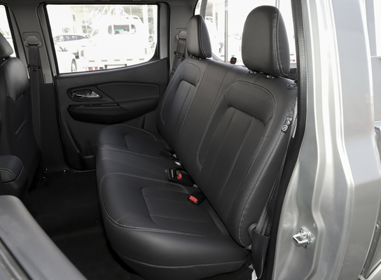 Truk Pickup Empat Silinder 4 Pintu 4WD 5 Kursi 2.4L Perpindahan 1.4m Tangki Kargo