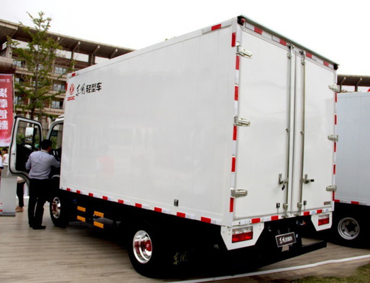 Cummins Engine Light Cargo Truck 4X2 150 - 250 HP GVW 6 - 12T