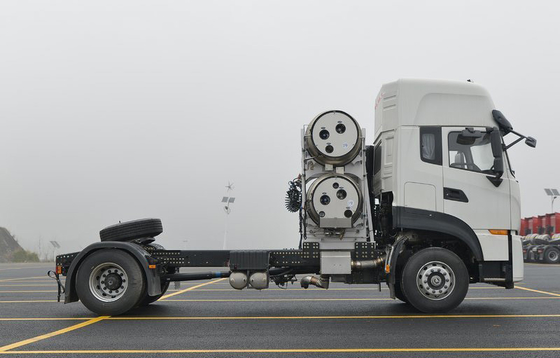 Pengangkutan Barang Trailer Traktor LNG CNG 500HP Massa Traksi Mesin 32,4 Ton