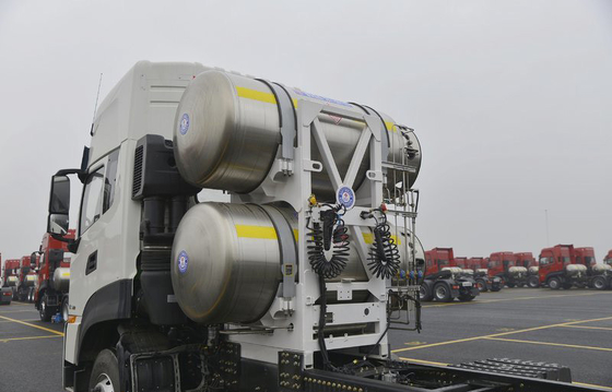 Pengangkutan Barang Trailer Traktor LNG CNG 500HP Massa Traksi Mesin 32,4 Ton