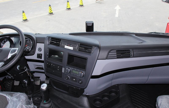 Truk Traktor Tugas Berat LNG 6x4 470hp Traksi Massa 39,5 Ton Transportasi Logistik