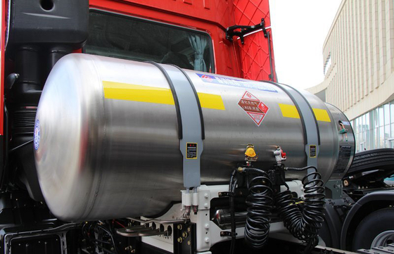 Truk Traktor Tugas Berat LNG 6x4 470hp Traksi Massa 39,5 Ton Transportasi Logistik