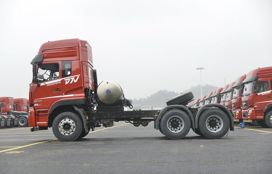 Traksi Massa 40 Ton Truk Pengangkut LNG 6x4 Traktor Mesin Pemindahan Tinggi