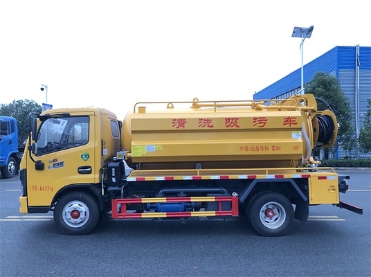 3308mm Wheelbase Truk Sanitasi Kota 6MT Vacuum Suction Sewage Truck