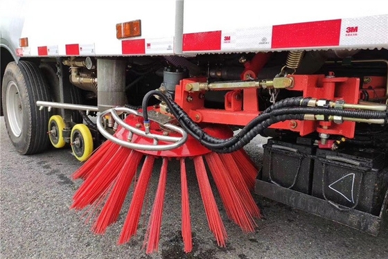 Truk Sanitasi Kota Diesel 4x2 130 HP Jarak sumbu roda 3300mm Truk Penyapu Jalan