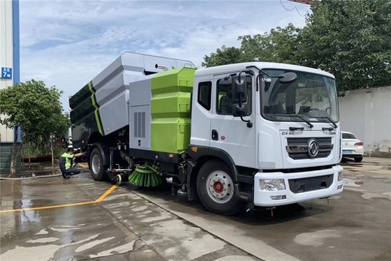 Membersihkan Mesin Diesel Truk Penyapu Sanitasi Kota 4x2 8m 200 HP