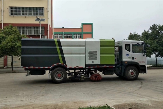 Membersihkan Mesin Diesel Truk Penyapu Sanitasi Kota 4x2 8m 200 HP