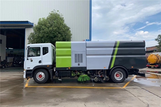 Membersihkan Mesin Diesel Truk Penyapu Sanitasi Kota 4x2 8m 200 HP