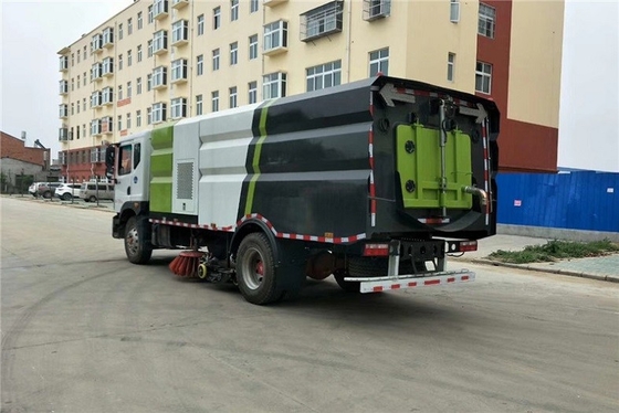 Membersihkan Mesin Diesel Truk Penyapu Sanitasi Kota 4x2 8m 200 HP