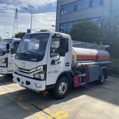 Truk Tangki Bahan Bakar Bensin Diesel 4x2 Roda 4,5 Cbm Truk Pengangkut Minyak Tanah
