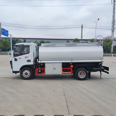 Truk Tangki Bahan Bakar Bensin Diesel 4x2 Roda 4,5 Cbm Truk Pengangkut Minyak Tanah