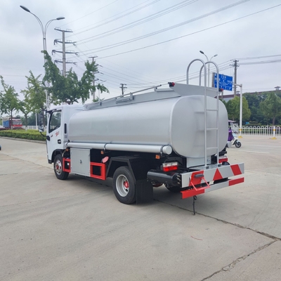 Truk Tangki Bahan Bakar Bensin Diesel 4x2 Roda 4,5 Cbm Truk Pengangkut Minyak Tanah