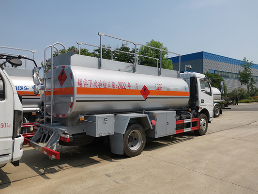 170 HP Truk Pengangkut Oli Mesin Diesel 8.5 CBM Jarak sumbu roda 3800mm