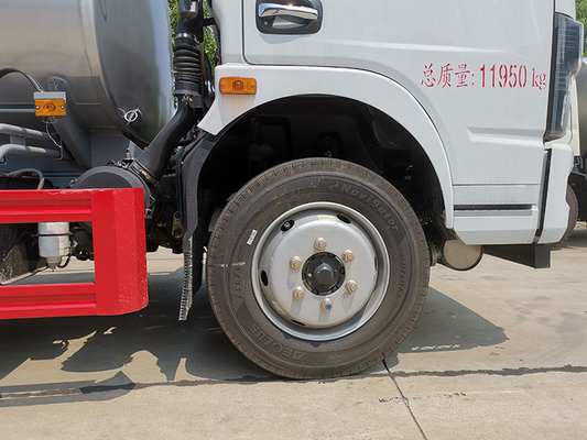 170 HP Truk Pengangkut Oli Mesin Diesel 8.5 CBM Jarak sumbu roda 3800mm