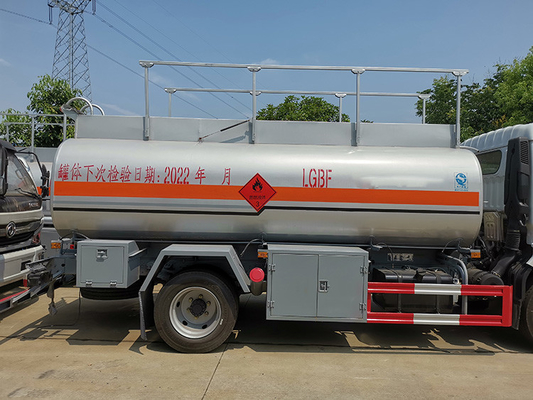 170 HP Truk Pengangkut Oli Mesin Diesel 8.5 CBM Jarak sumbu roda 3800mm