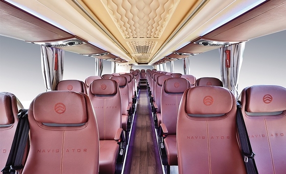 Euro 5 Emission Diesel Engine Bus 400 HP 45 Seater Coach Sertifikasi Eropa