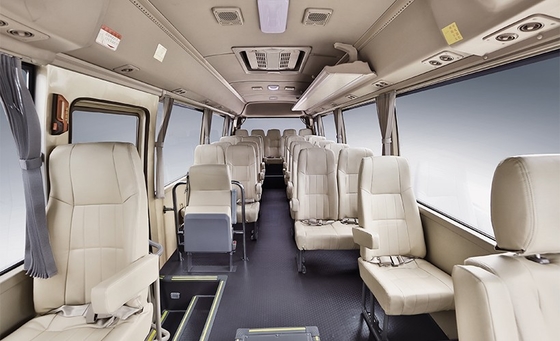 10 - 28 Kursi Kulit Diesel Small Coaster Bus 7m 148hp Power Coaster